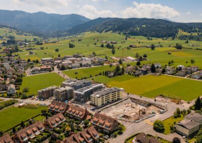 Zimel mit Korporationswald im Hintergrund